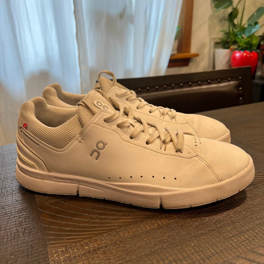 On cloud white the Roger shoes for men size 11